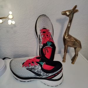 Brooks Ghost 11 - Women's - Size 6.5